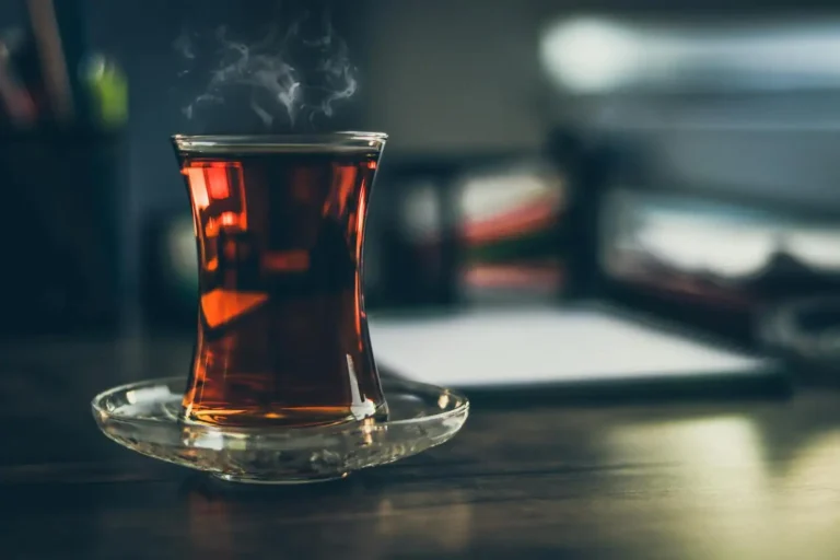 Thé ordinaire : comment bien le choisir, le préparer et le sublimer