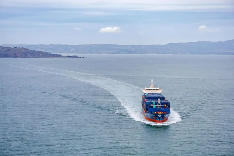 VesselFinder : suivre les navires en temps réel