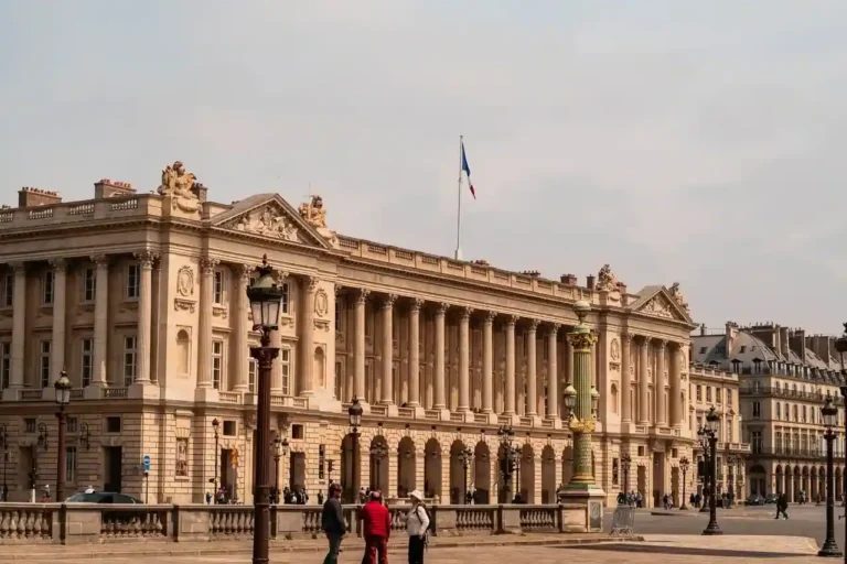 Café Lapérouse Concorde : le lieu, le monument et le nom
