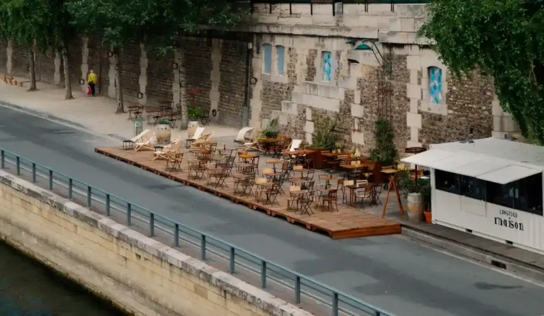 Café QJ : le café de Quartier Jeunes, place du Louvre